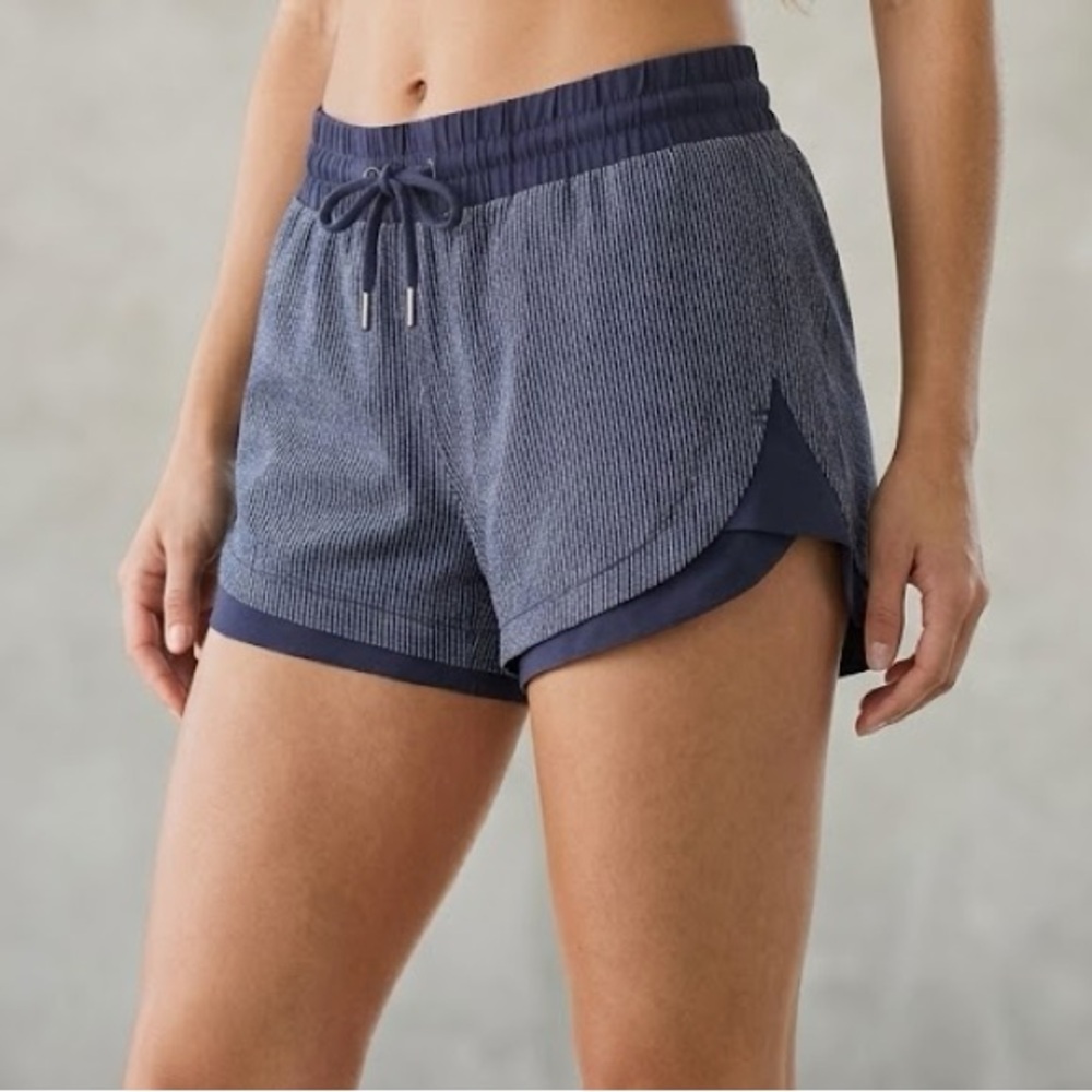 Athleta Beachside Bali Blue Striped Drawstring 100% Linen Shorts 6